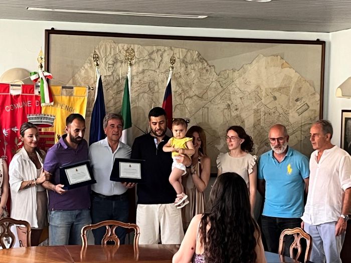 Fulgor Valdengo Chiavazzese, il sindaco di Valdengo Roberto Pella premia la squadra