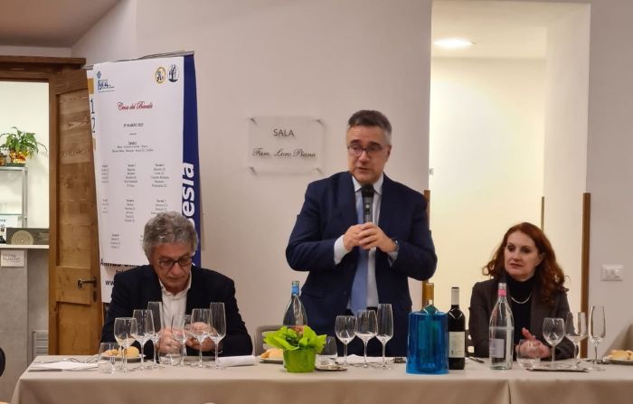 Cena per la raccolta fondi dell'apparecchio portatile di radiologia