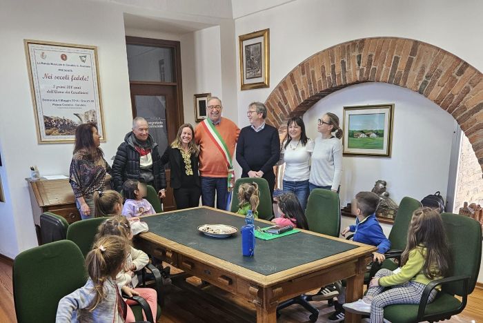 La scuola dell'infanzia di Candelo visita il Comune