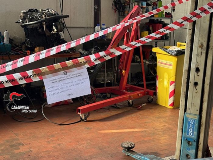 Scoperta officina meccanica abusiva nel Biellese