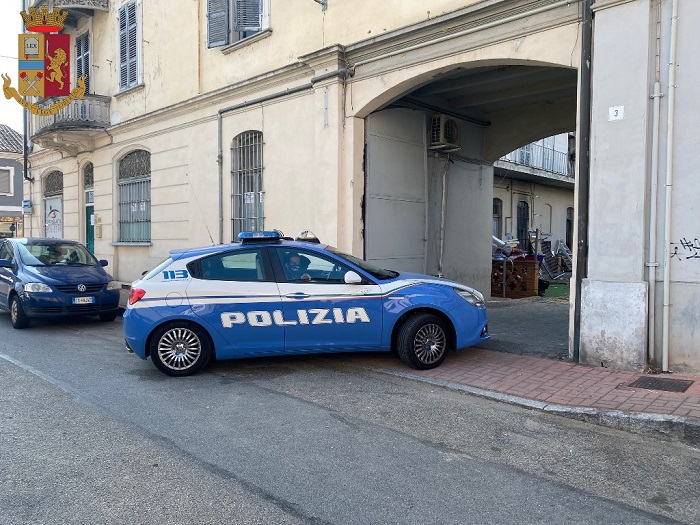 L'ex inquilino torna nell'alloggio, il proprietario chiama la polizia