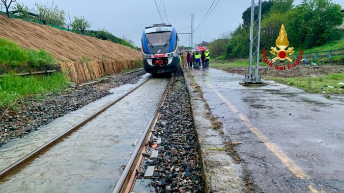 A Biella treno rimasto bloccato con 250 passeggeri per il maltempo