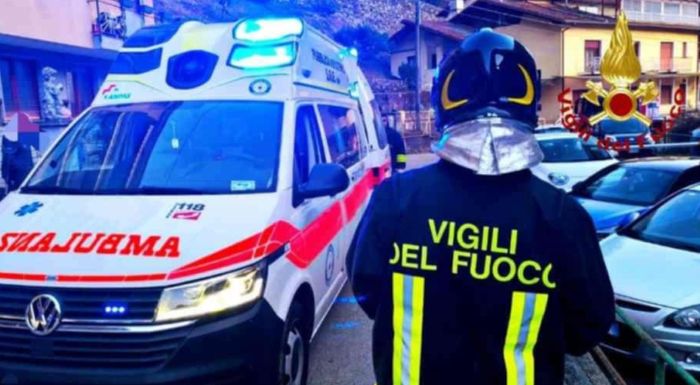 Anziano rimane incastrato nell'aula dopo l'incidente