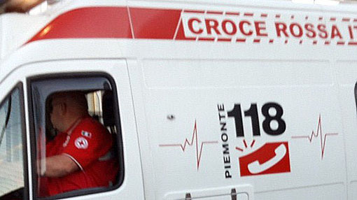 Castellazzo Novarese, auto si ribalta: ferito un giovane