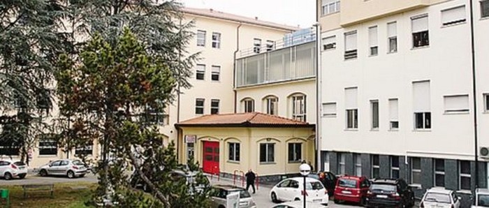Tragedia in ospedale, anziano spara a morte alla moglie e poi si toglie la vita