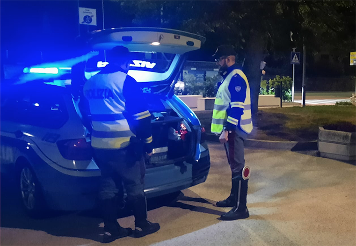 Operazione straordinaria di polizia nei luoghi della movida: 700 persone controllate