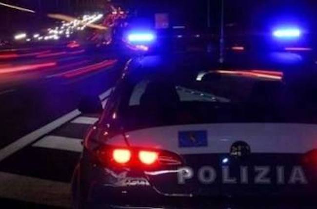 Va a 150 km/h dove il limite è 70. Patente ritirata per 6 mesi e 10 punti in meno