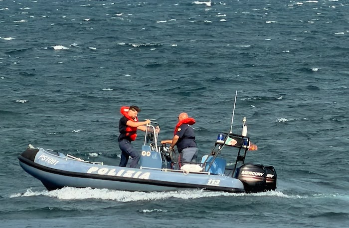 Raffiche di vento sul Lago Maggiore, diversi salvataggi della Polizia