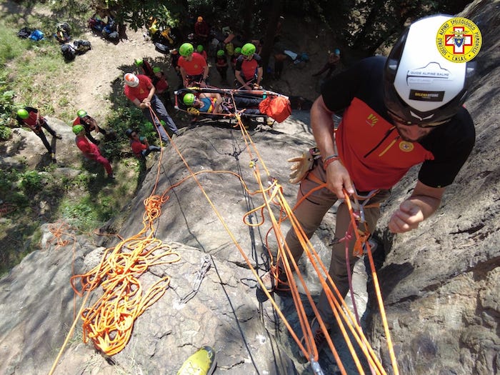 Infortunio al Passo del Nefelgiu, soccorso a piedi per il maltempo