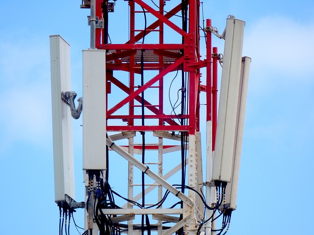 Castelletto Ticino, raccolta firme contro collocazione antenna 5G