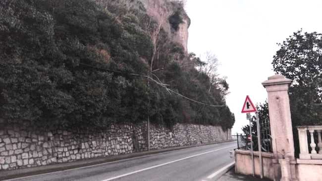 Arona, messa in sicurezza parete rocciosa Rocca: dal 9 giugno senso unico alternato
