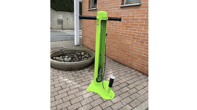 Varallo Pombia, installata colonnina per manutenzione biciclette