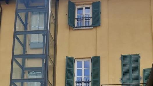 Maggiora, sistemazione e messa in sicurezza degli infissi delle scuole primarie