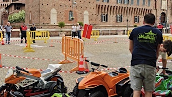 Galliate, circuito didattico in piazza per prova pratica di educazione stradale