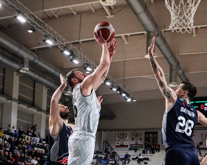 Basket: Paffoni beffata in casa allo scadere del tempo