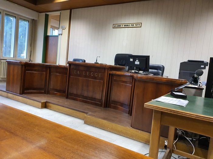 A processo come avvocato "abusivo": cambia il giudice