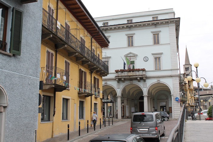 Toni sopra le righe e scuse: polemica a Omegna, FdI contro Lucia Camera