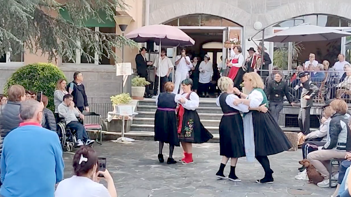 Antico a chi? Domenica di festa alla Casa di riposo di Ameno 