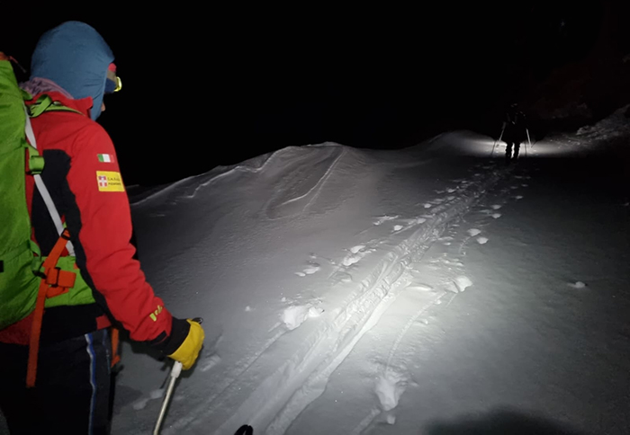 Sei scialpinisti (uno con rottura dei legamenti) bloccati, chiedono soccorso