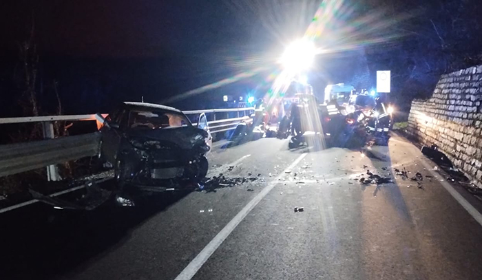 Vigezzo: forte scontro frontale tra due auto, quattro persone ferite portate al Dea