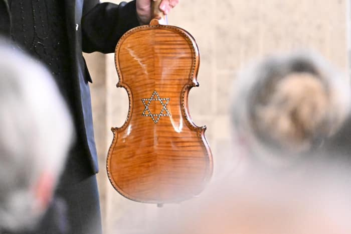 Il violino della Shoah suona a Domodossola per il Giorno della Memoria