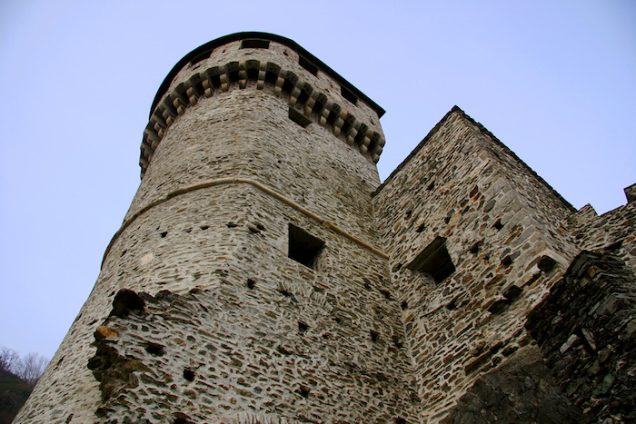 Castello di Vogogna, scontro politico sulla gestione affidata a Kaleon-Borromeo
