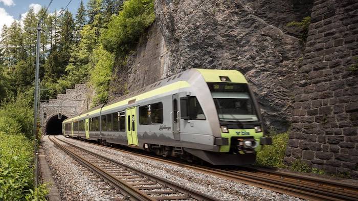 Riaperta la linea del Sempione: tornano i frontalieri bloccati nel Vallese