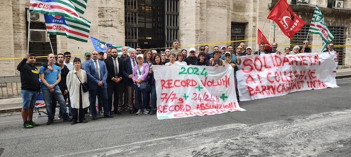 Gli operai di Barry Callebaut bloccano lo stabilimento: stop alla produzione
