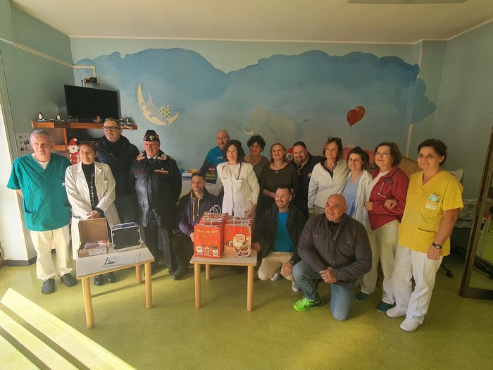 Attrezzature e giochi in dono alla Pediatria del Castelli