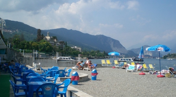 La stagione dei tuffi inizia con quattro spiagge del Verbano non balneabili