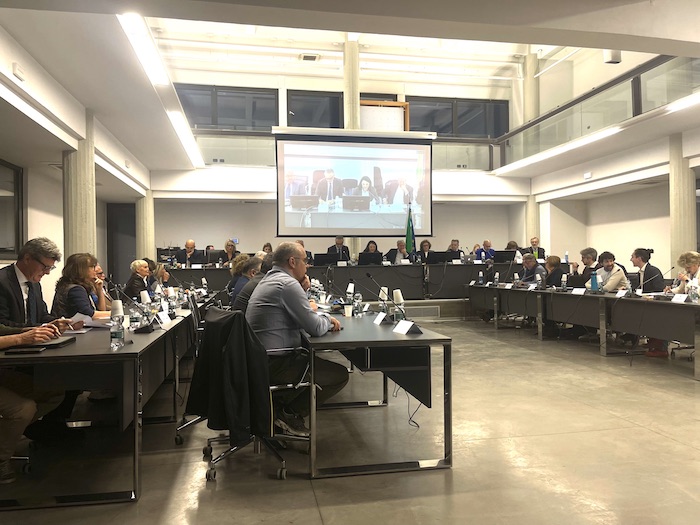 Dopo le dimissioni di De Ambrogi. PD ringrazia, M5S attacca i nuovi equilibri